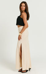 Jhovie Top - Linen Crop Top in Black