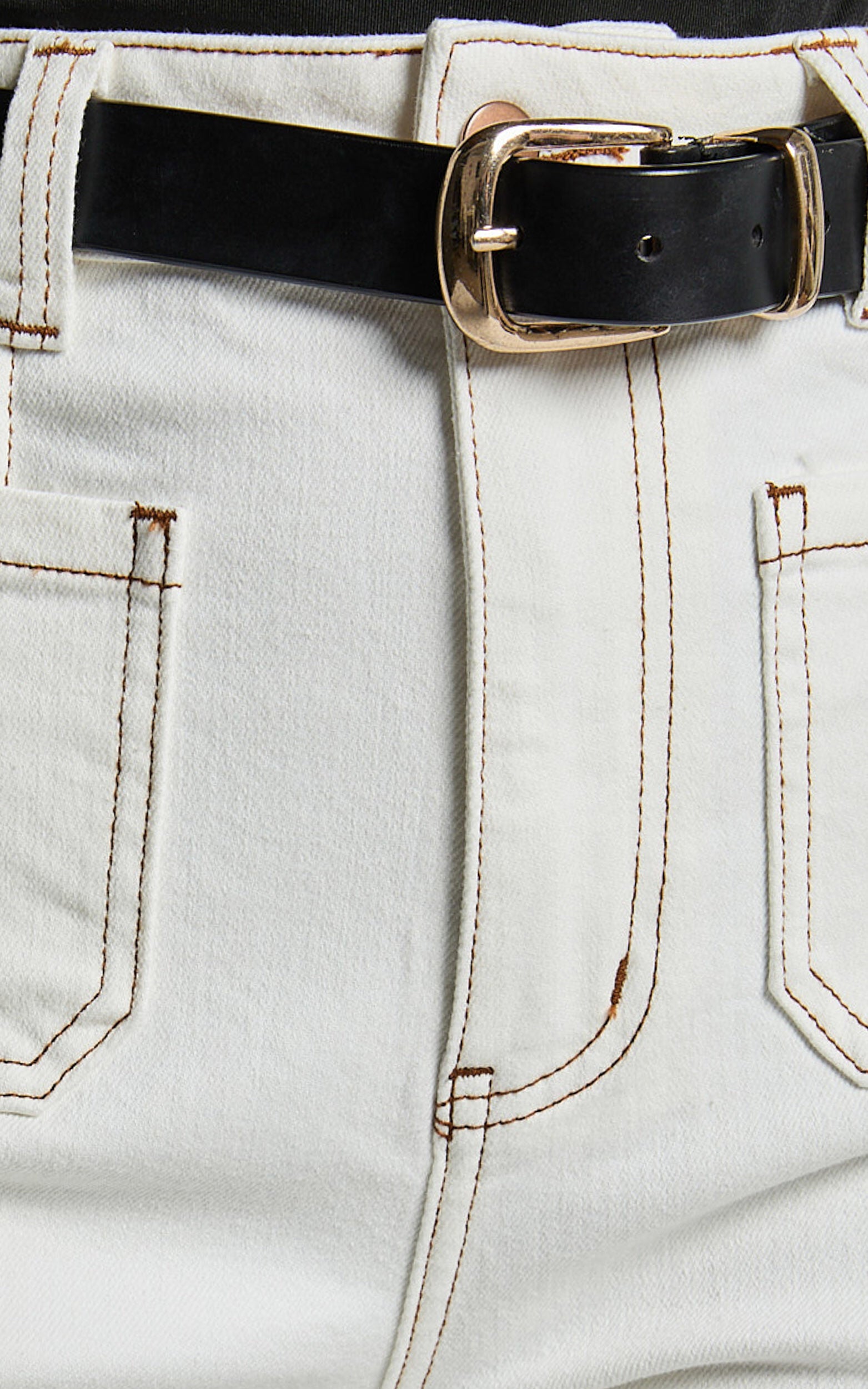 Malcolm Jeans - Mid Rise Contrast Stitch Flared Denim Jeans in White Denim