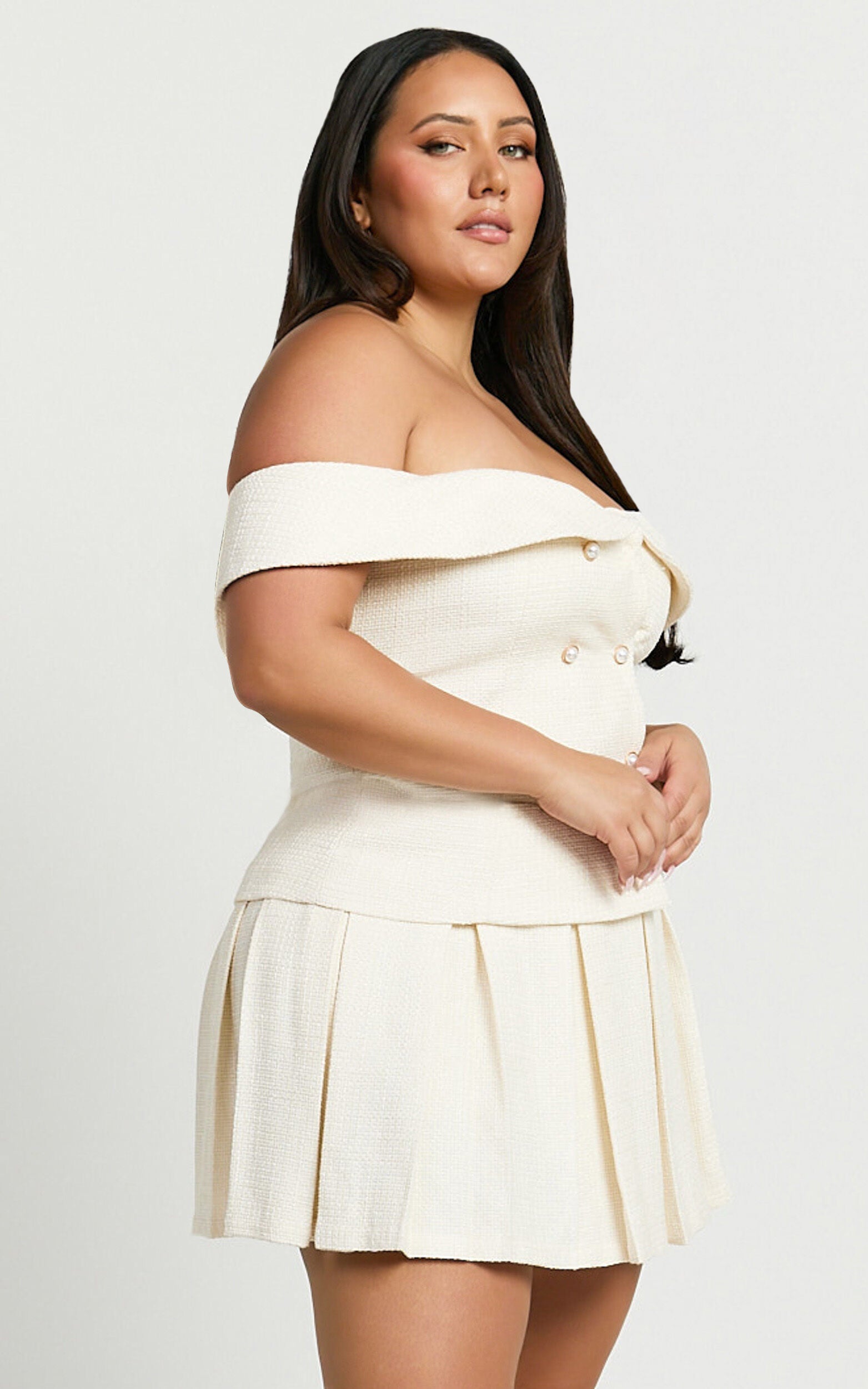 Maggie Mini Skirt - Pleated Mid Rise Boucle Skirt in Cream