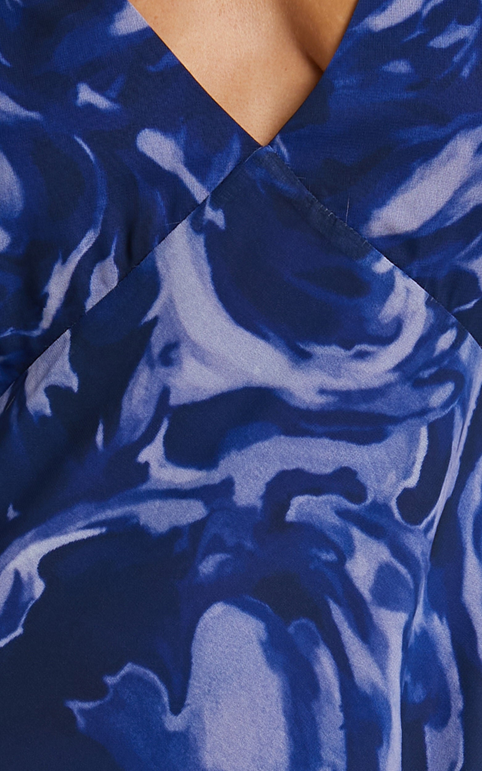 Dylana Midi Dress - V Neck Flutter Sleeve Dress in Navy Swirl