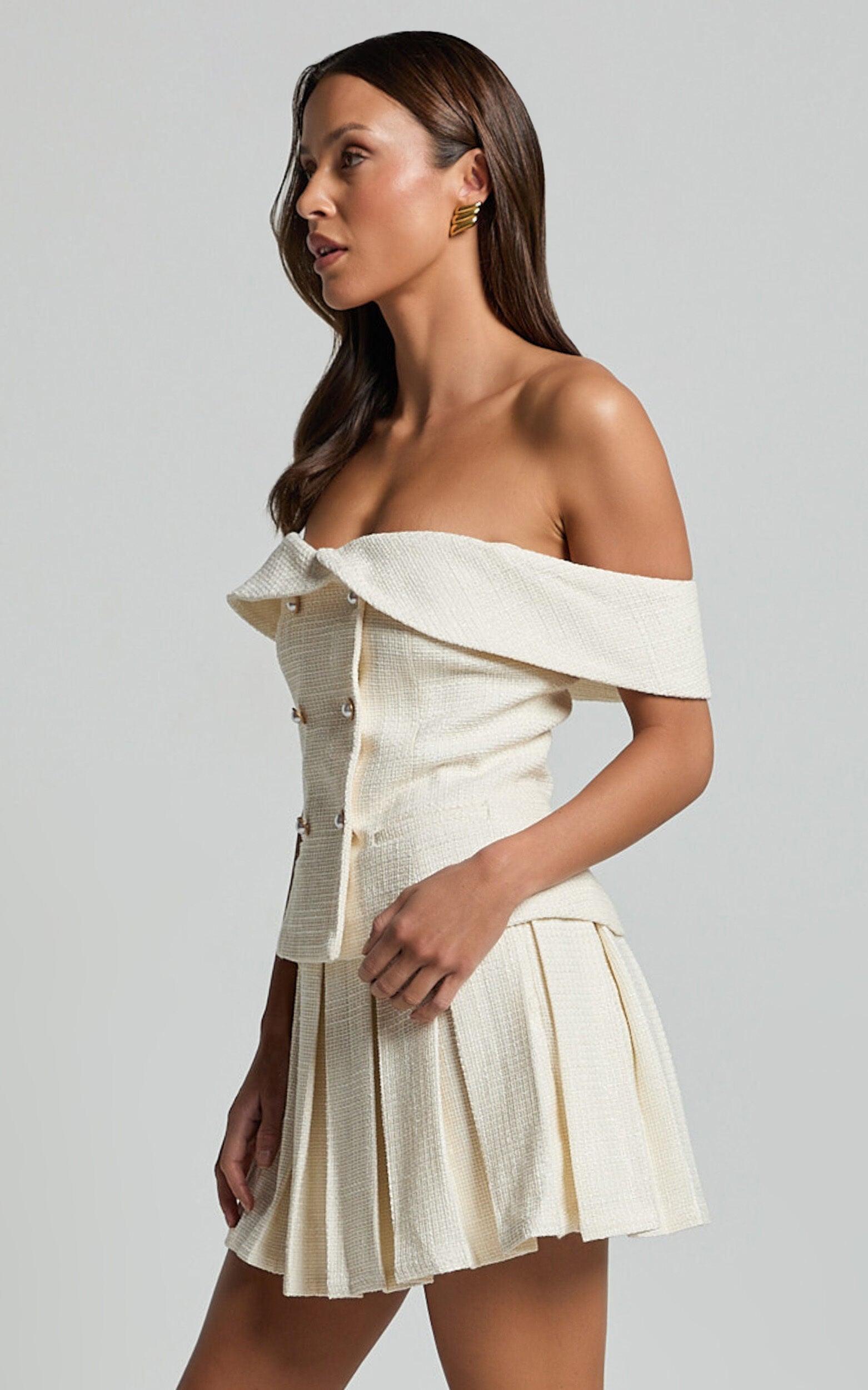 Maggie Mini Skirt - Pleated Mid Rise Boucle Skirt in Cream