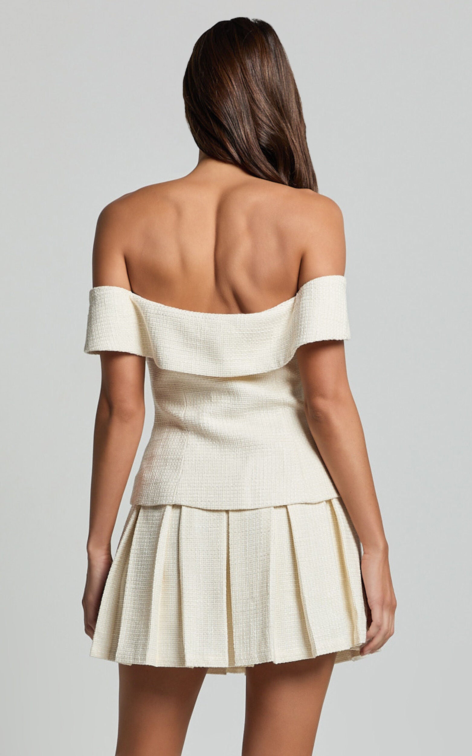 Maggie Mini Skirt - Pleated Mid Rise Boucle Skirt in Cream