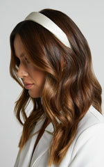 Ruchelyn Headband in White