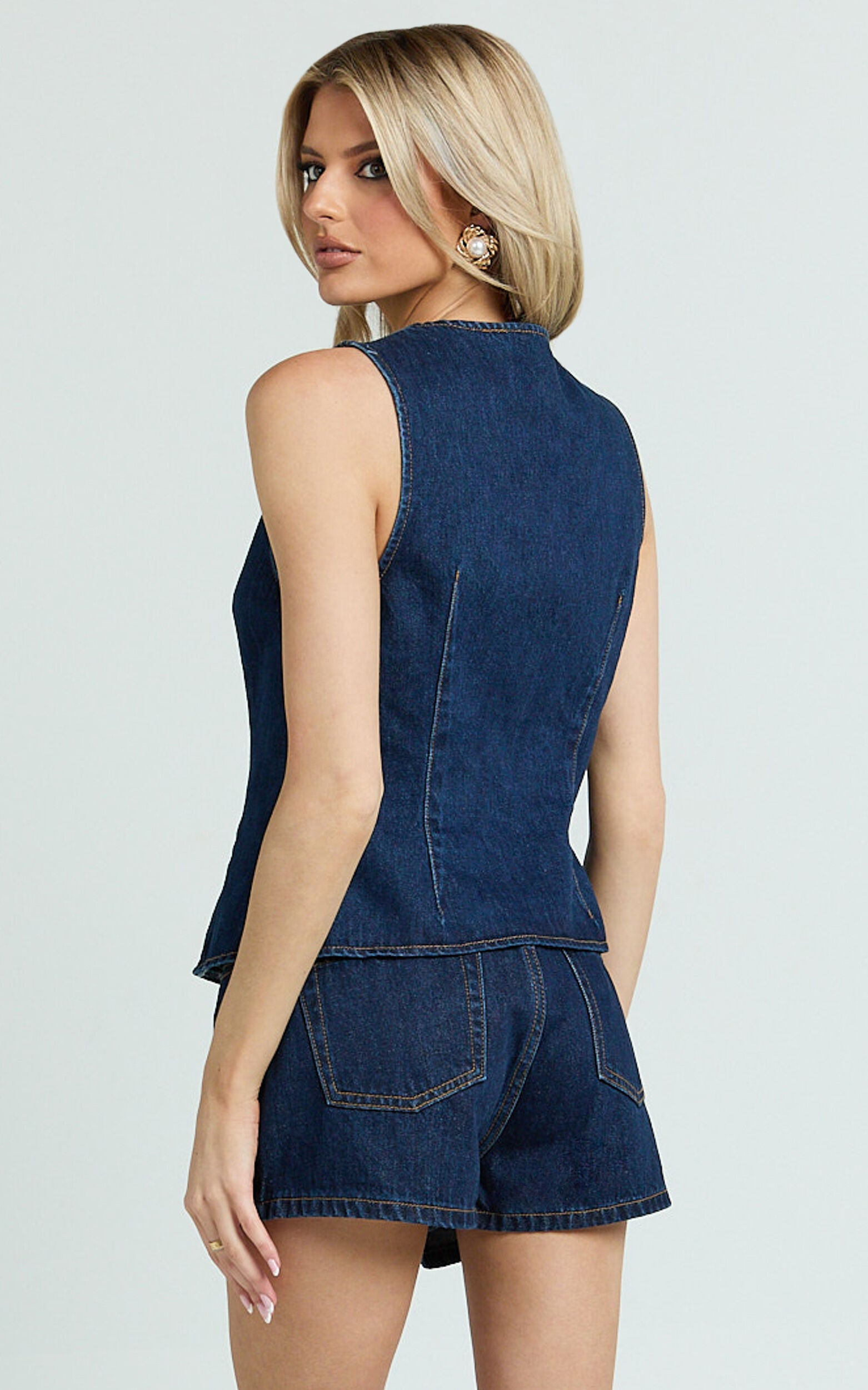Benny Shorts - Mid Rise Mini Denim Shorts in Indigo Wash